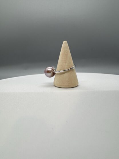 Mirror Luster Purple Edison Solitaire Pearl Ring - Image 3