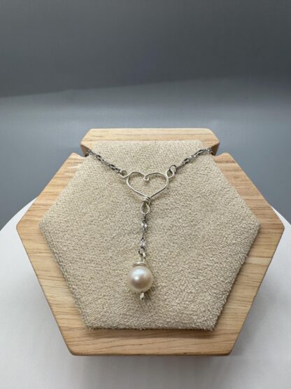 Pearl Lariat Y Necklace with heart - Image 2