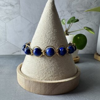Bold Lapis Lazuli Chain Bracelet – Handmade Gold-Plated Wire Links, 8mm Gemstones