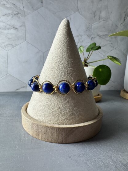 Bold Lapis Lazuli Chain Bracelet – Handmade Gold-Plated Wire Links, 8mm Gemstones