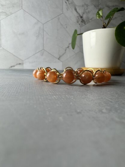Gold-Plated Wire Formed Chain Bracelet with Sunstone Beads – Cat’s Eye Shimmer - Image 2