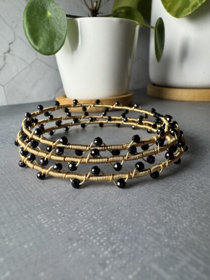 Gold Wire-Wrapped Black Spinel Memory Wire Bracelet – Elegant Autumn Jewelry