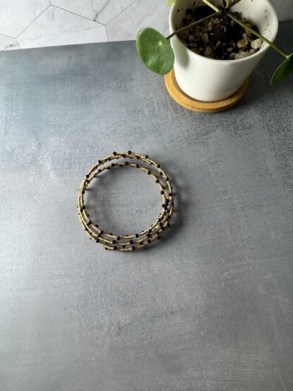 Gold Wire-Wrapped Black Spinel Memory Wire Bracelet – Elegant Autumn Jewelry - Image 3