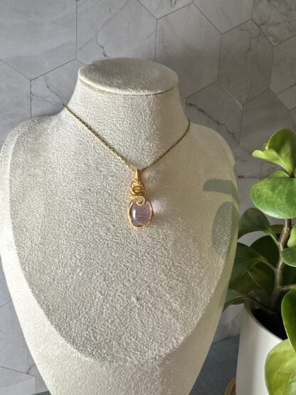 High-Quality Amethyst Wire Wrapped Pendant – Clear Gemstone, Gold-Plated Artistic Design - Image 3
