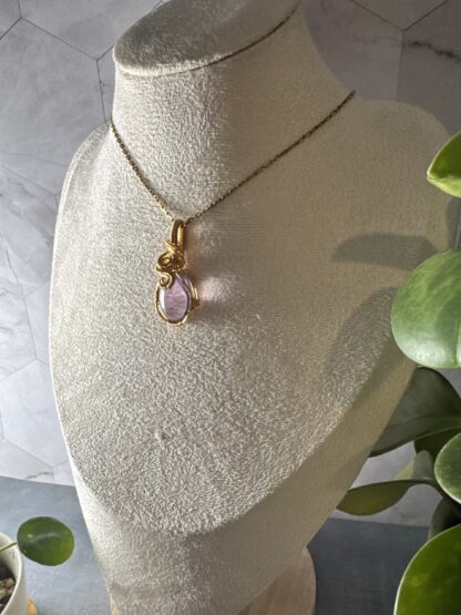 High-Quality Amethyst Wire Wrapped Pendant – Clear Gemstone, Gold-Plated Artistic Design - Image 2